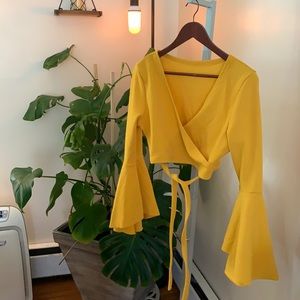 Yellow bell arm sleeve crop top